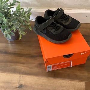 Toddler 10c Nike shoes